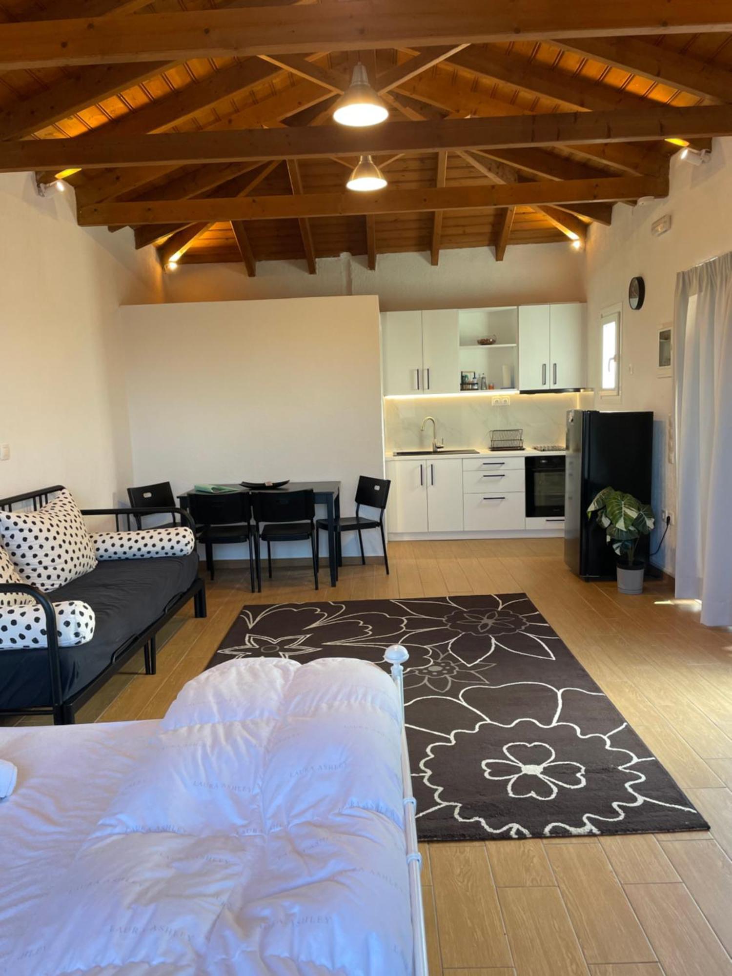 Pool Guesthouse Corinth Экстерьер фото