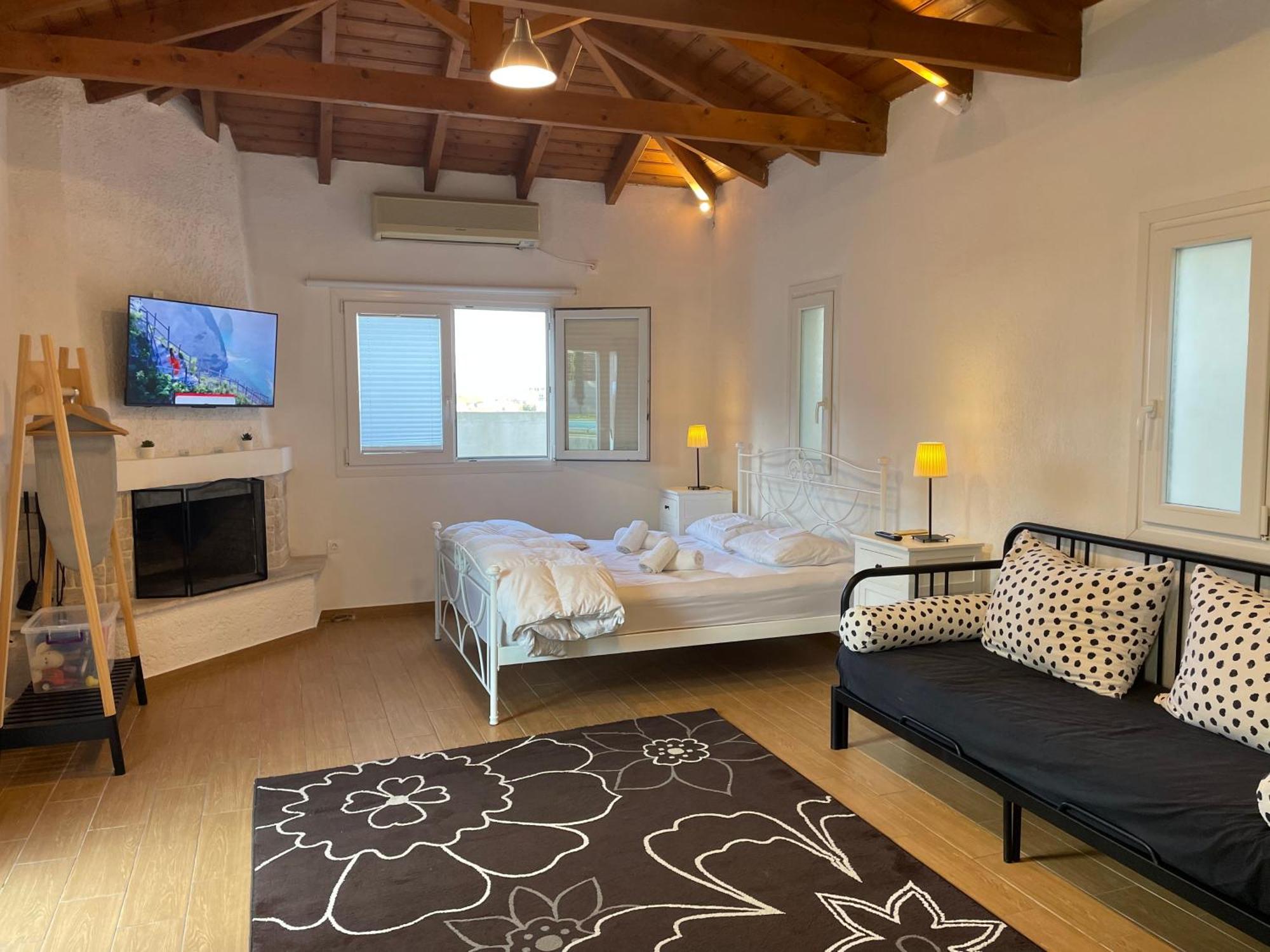 Pool Guesthouse Corinth Экстерьер фото